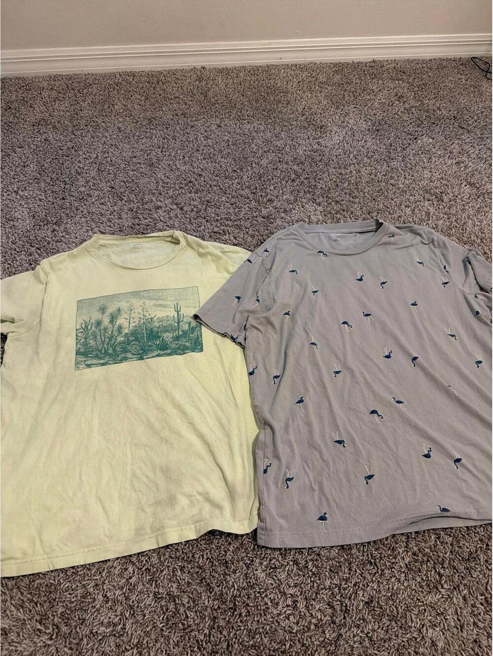 Old Navy Mens Large Gray & Cream Graphic Tee Shirts